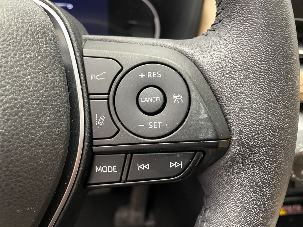 2024 Toyota RAV4 XLE Premium 23