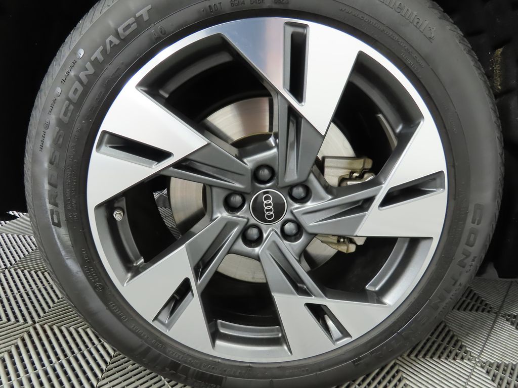 2022 Audi e-tron Premium Plus 32