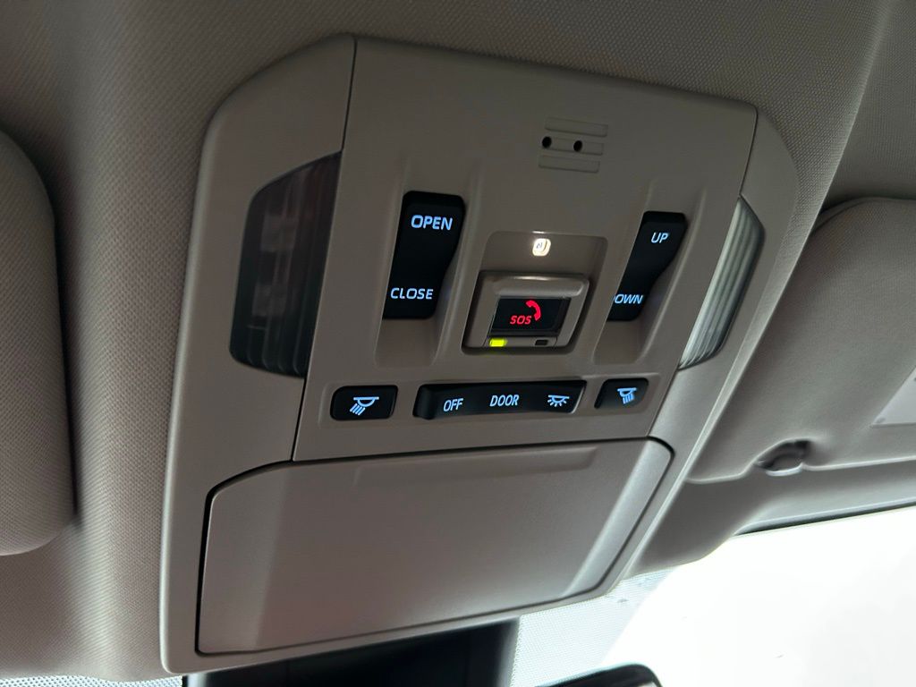 Thumbnail: 2022 Toyota Highlander - 31