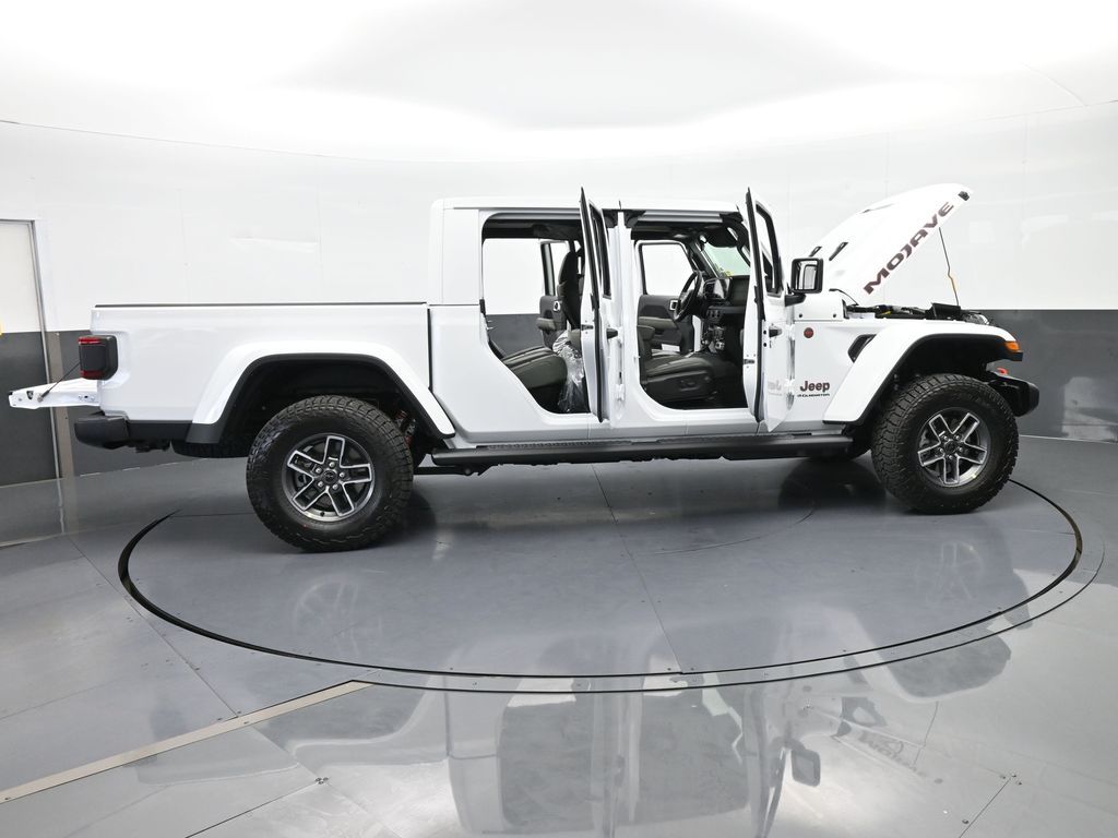 New 2026 bright white clearcoat Jeep Mojave image 69