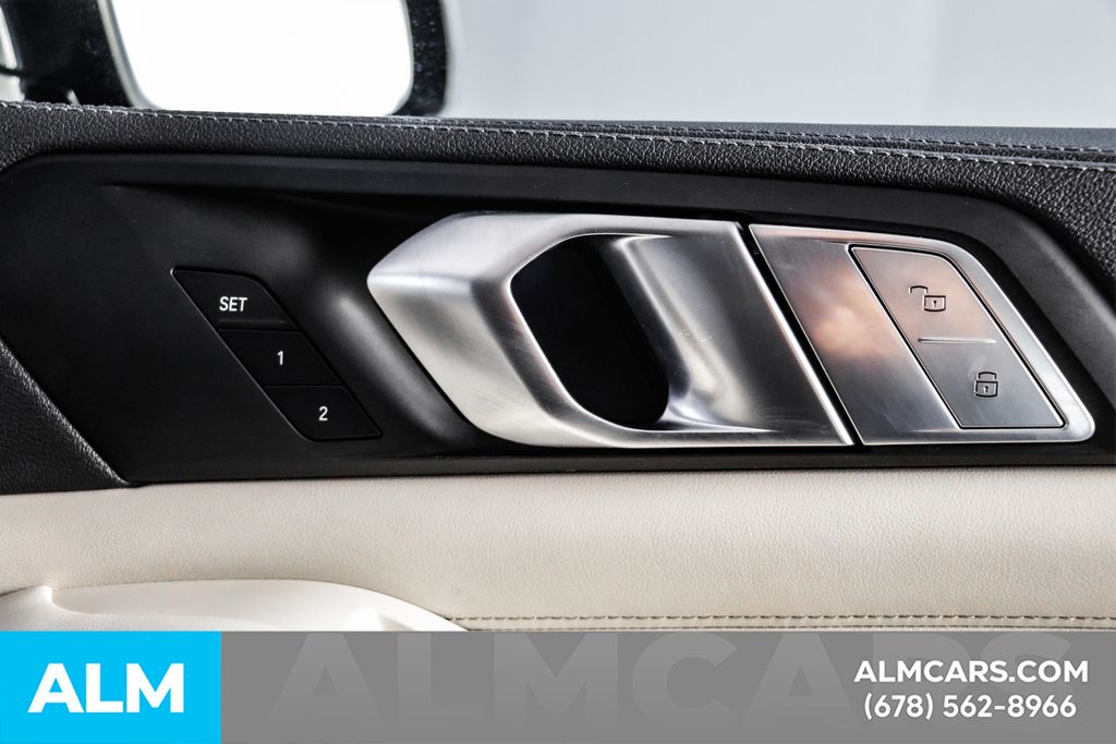 Used 2022 Black BMW xDrive40i image 48