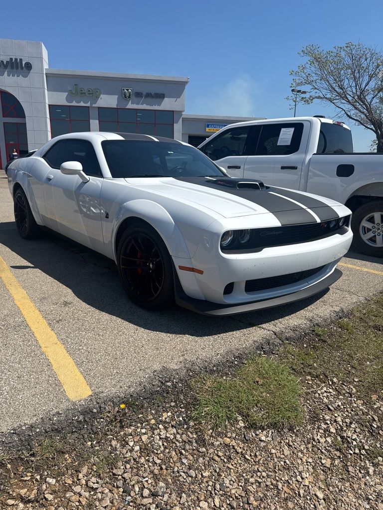 White Knuckle Clearcoat 2022 Dodge Challenger R/T Scat Pack Widebody RWD Coupe Rear-Wheel Drive 8-Speed Automatic