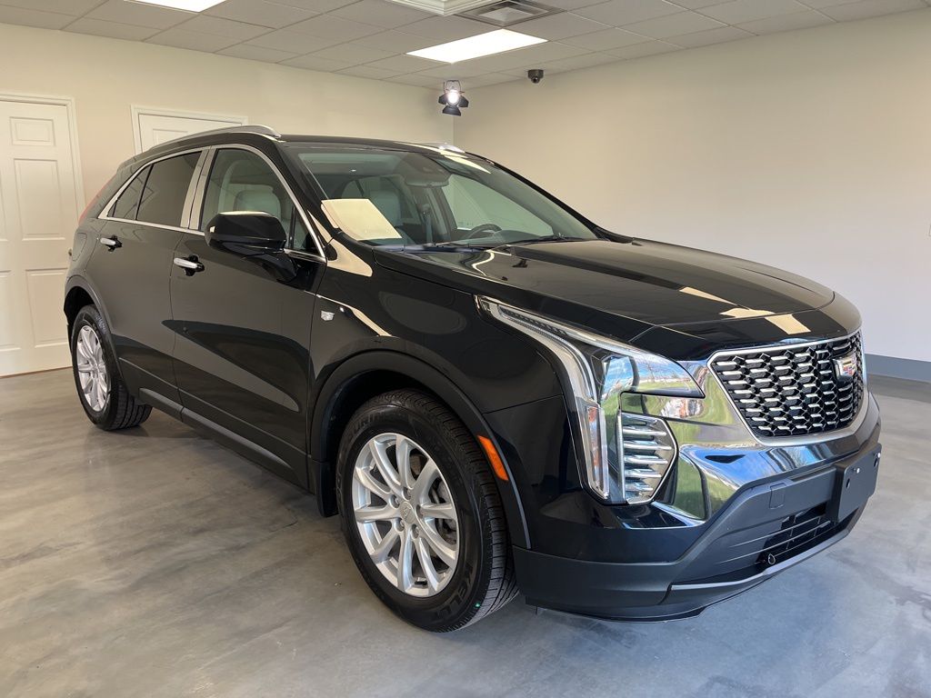 Stellar Black Metallic 2022 Cadillac XT4 Luxury AWD SUV / Crossover Four-Wheel Drive 9-Speed Automatic