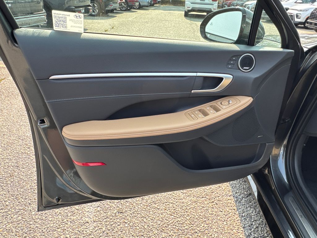 2025 Hyundai Sonata Hybrid Limited photo 10