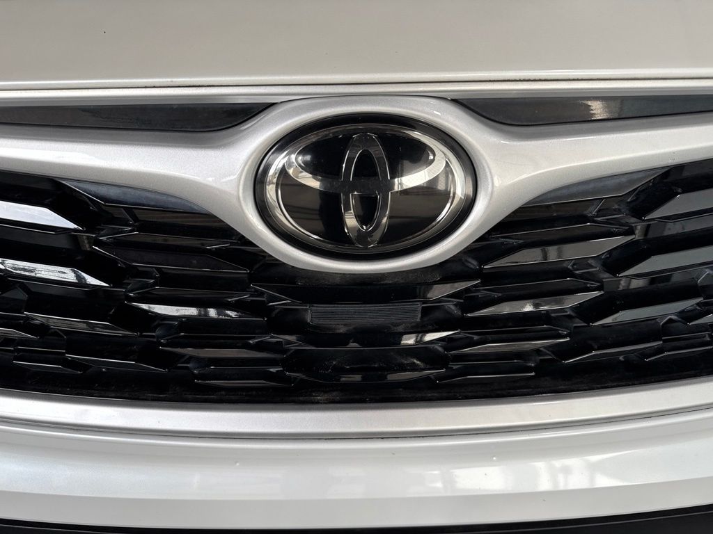 Thumbnail: 2022 Toyota Highlander - 13