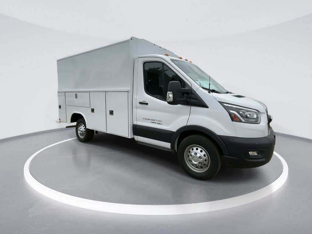 New 2025 Oxford White Ford Cutaway image 2