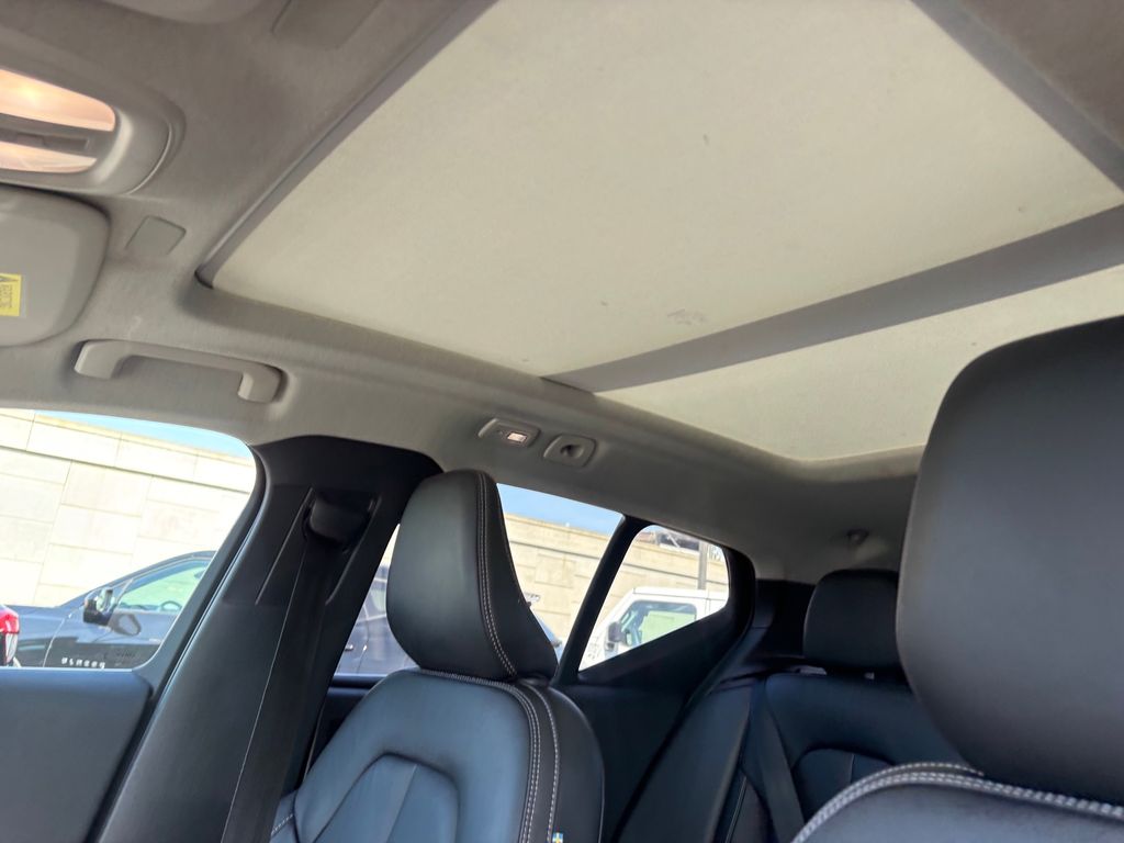 Used Car 2023 Volvo Xc40  B5 Plus Bright Theme For Sale Under $30,000 In Austin, Texas