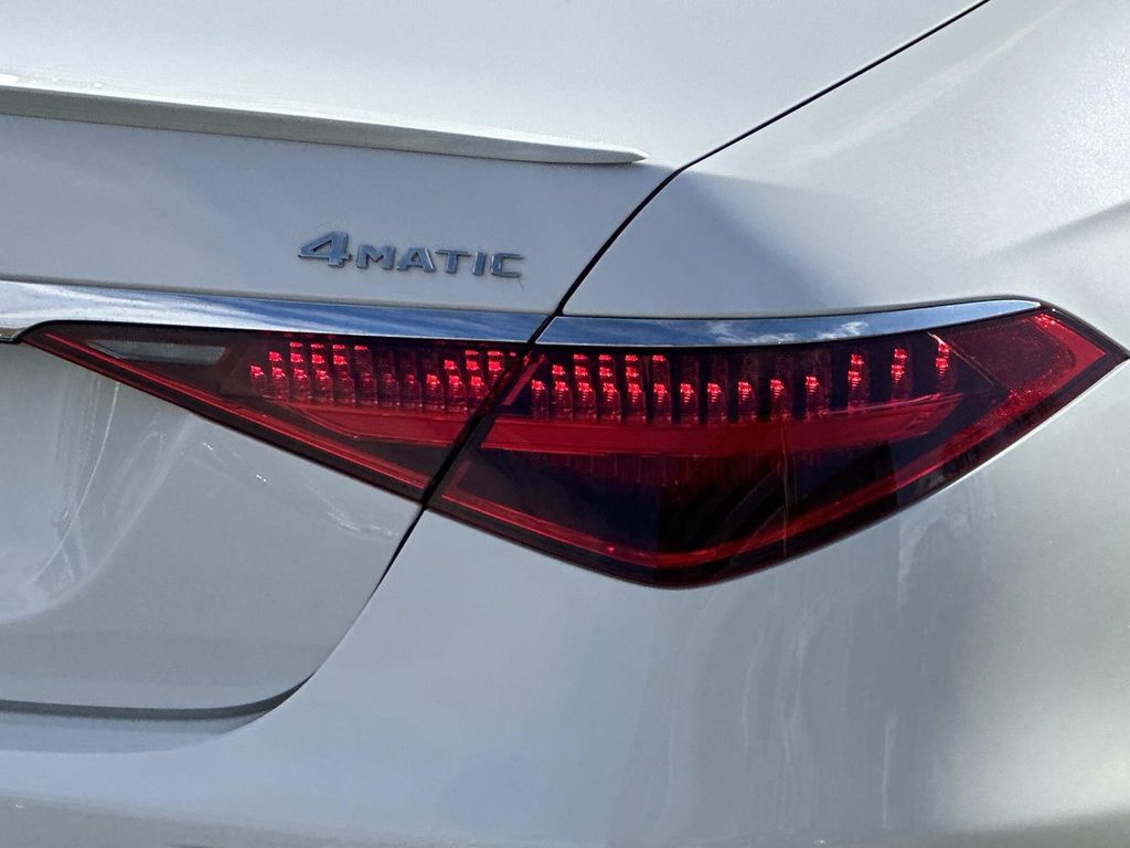 Thumbnail: 2024 Mercedes-Benz S-Class - 10