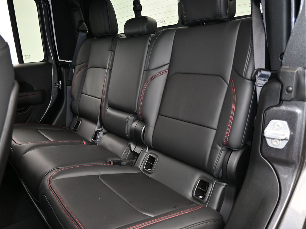 New 2026 Granite Crystal Metallic Clearcoat Jeep Rubicon image 31