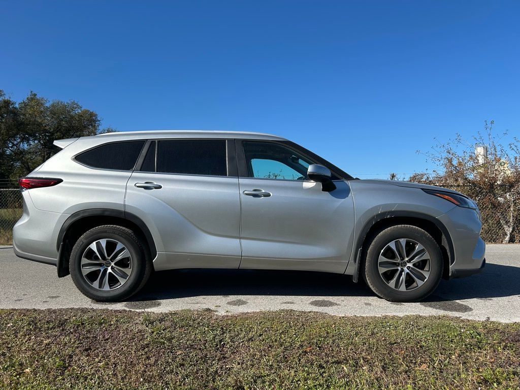 Thumbnail: 2023 Toyota Highlander - 6