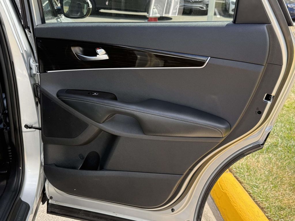 Thumbnail: 2019 Kia Sorento - 22