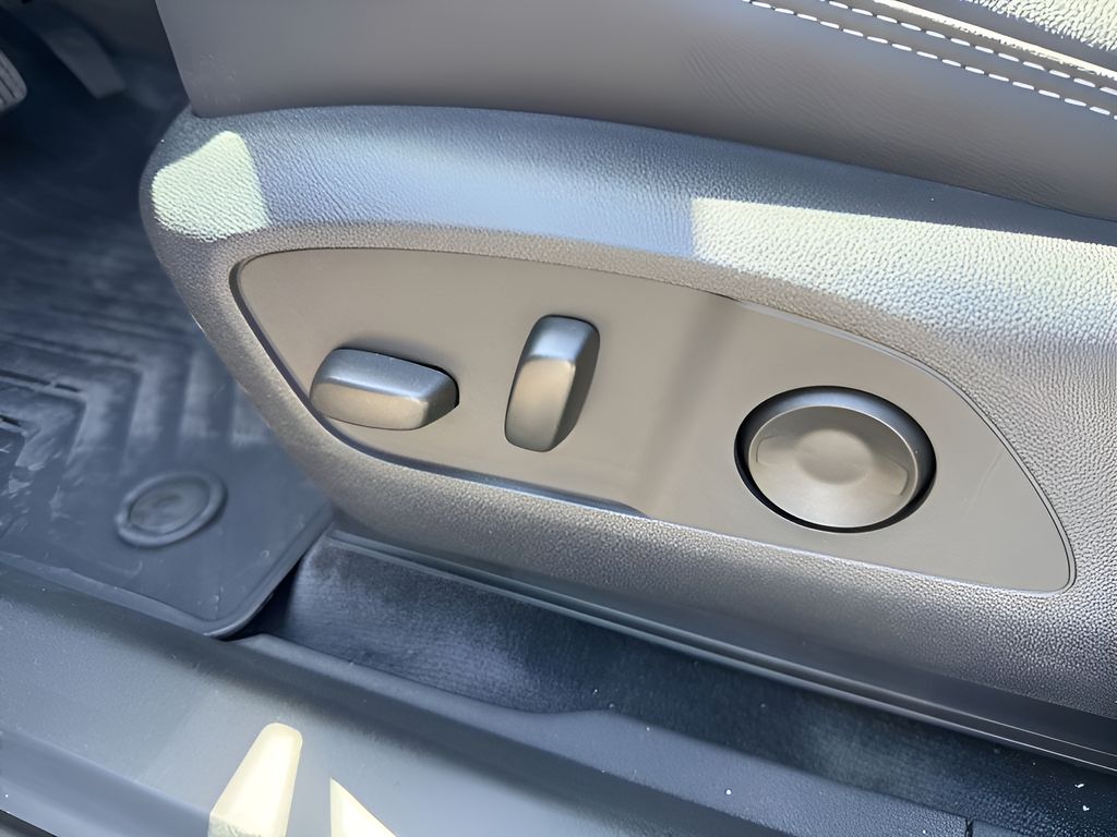 2025 Chevrolet Blazer EV LT - Photo 22