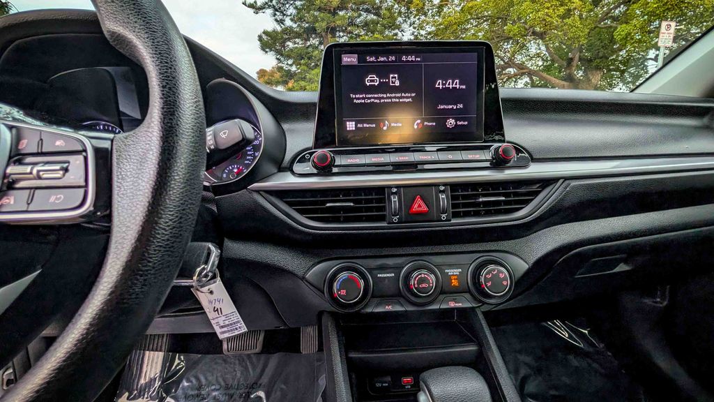 Used 2024 Kia Forte LXS 4D Sedan