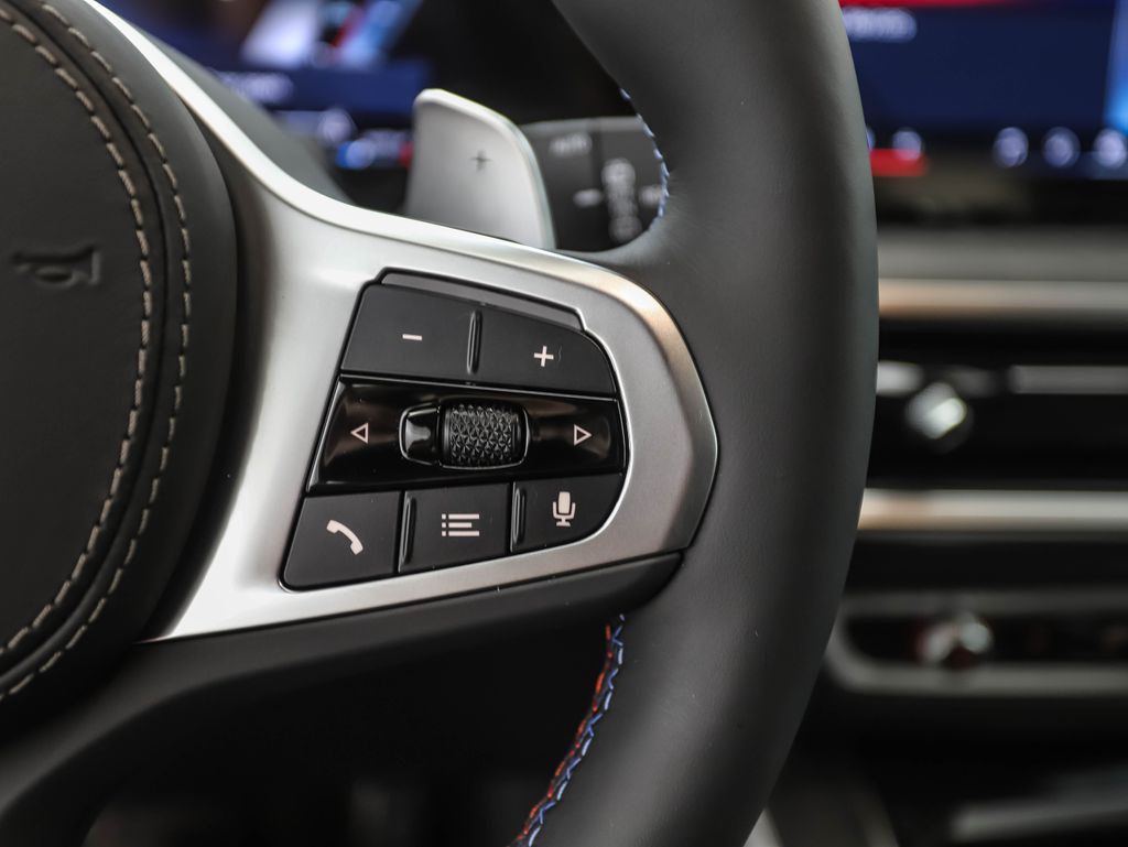 2025 BMW X5 M60i 12