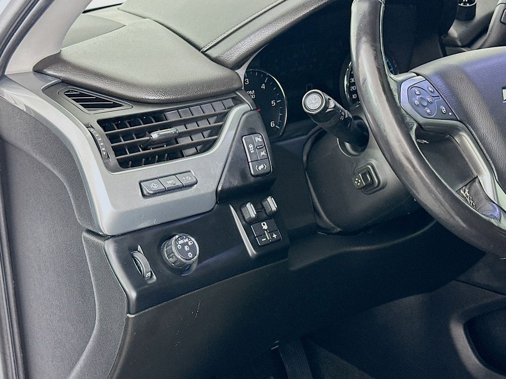 Thumbnail: 2018 Chevrolet Suburban - 10