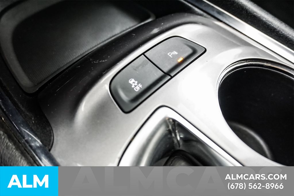 Used 2024 White Chevrolet LT image 40