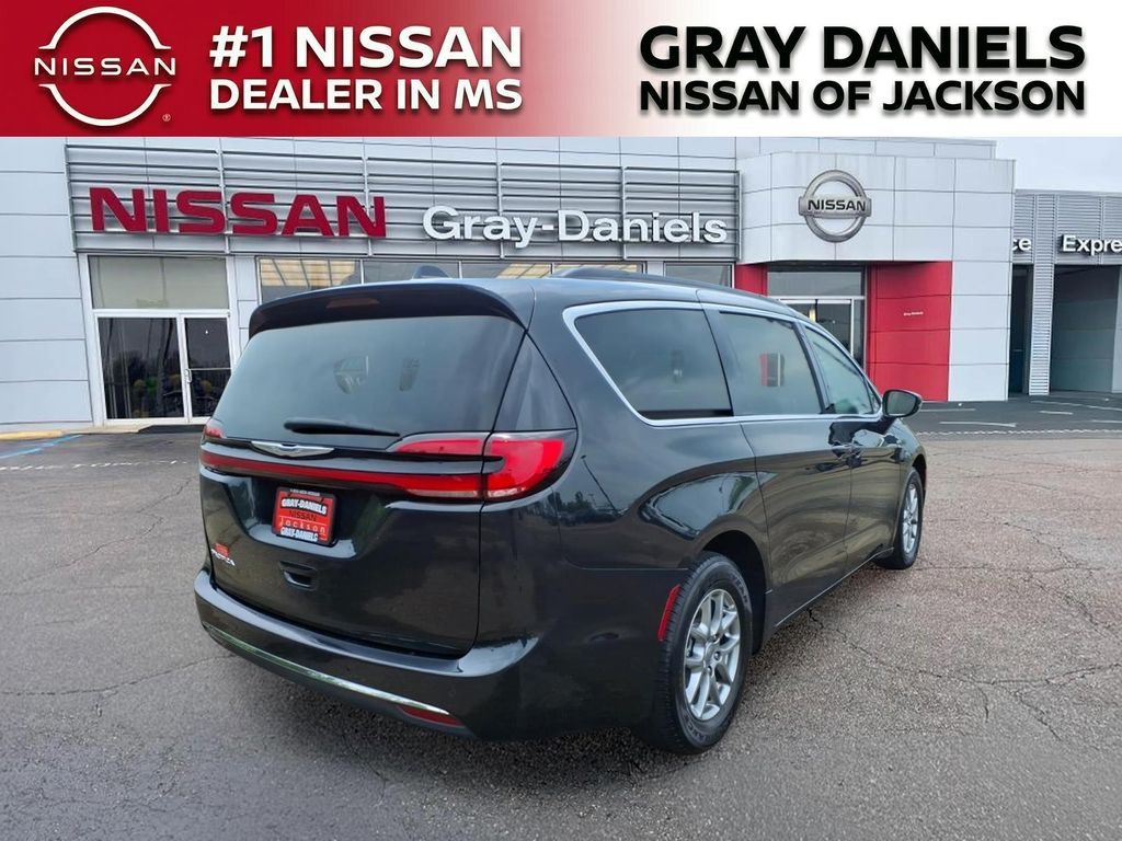 Used 2022 Chrysler Pacifica Van
