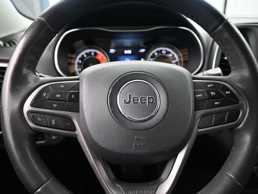 Used 2022 Bright White Clearcoat Jeep Latitude Lux image 29