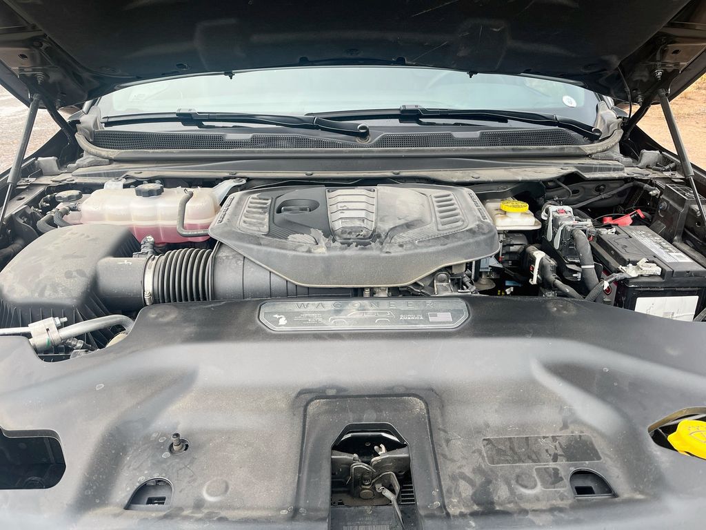 Used 2025 Black Jeep Base image 32