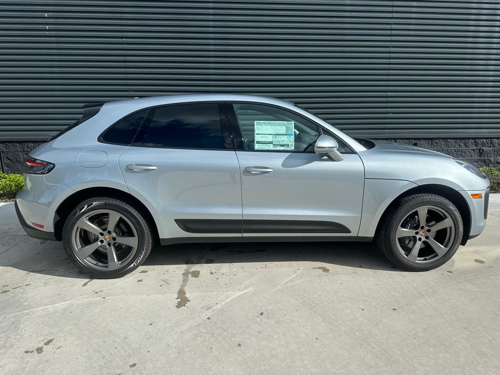 2025 Porsche Macan  8