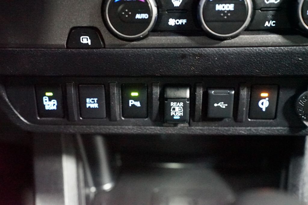 Thumbnail: 2021 Toyota Tacoma - 20