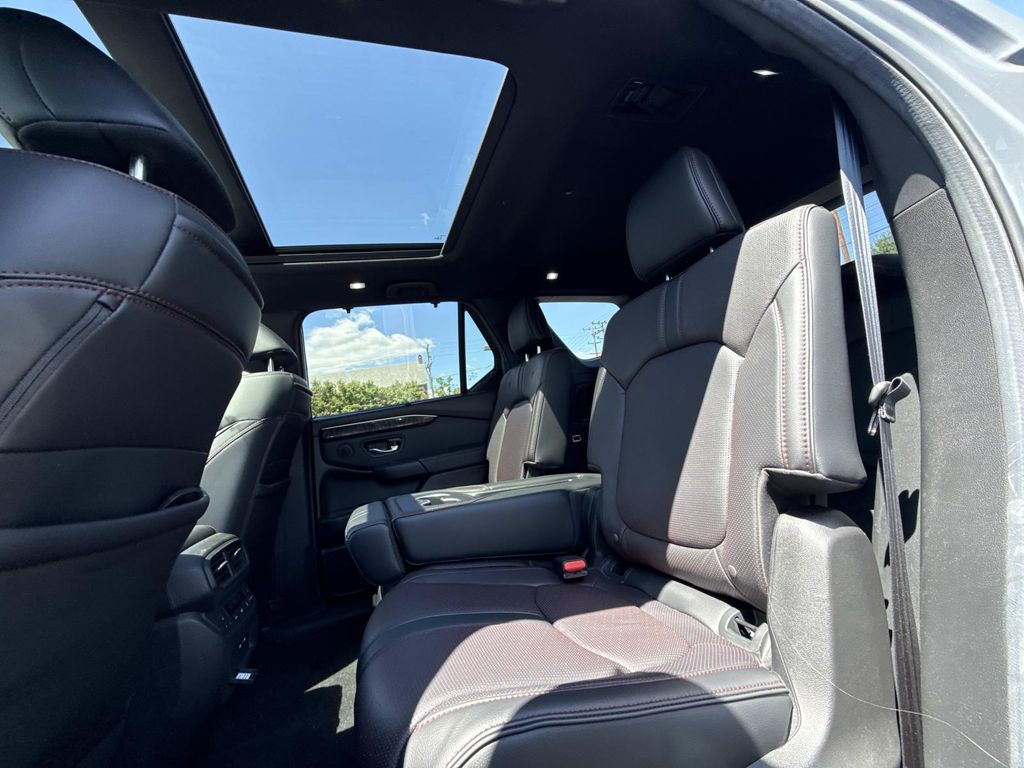 Used 2025 Honda Pilot SUV