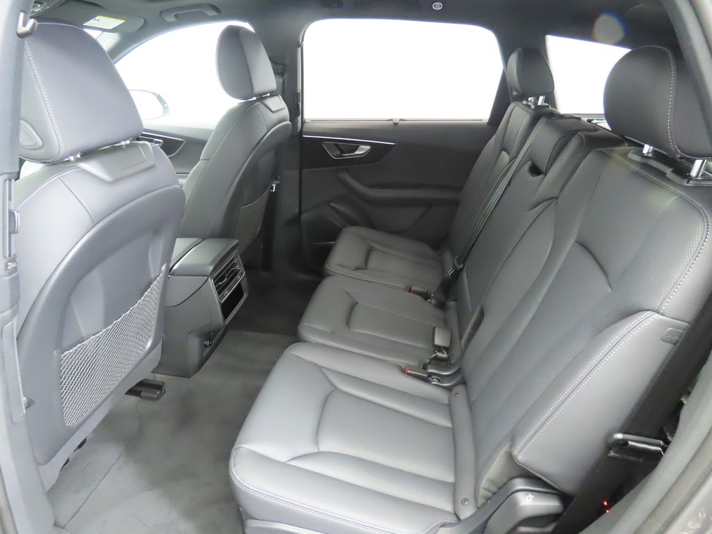 Thumbnail: 2025 Audi Q7 - 21