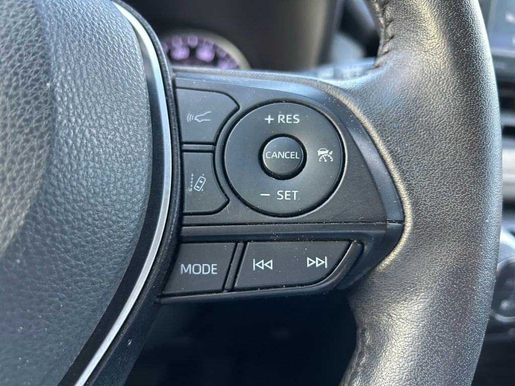Thumbnail: 2022 Toyota RAV4 - 18