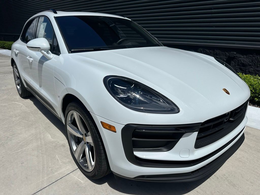Thumbnail: 2025 Porsche Macan - 10