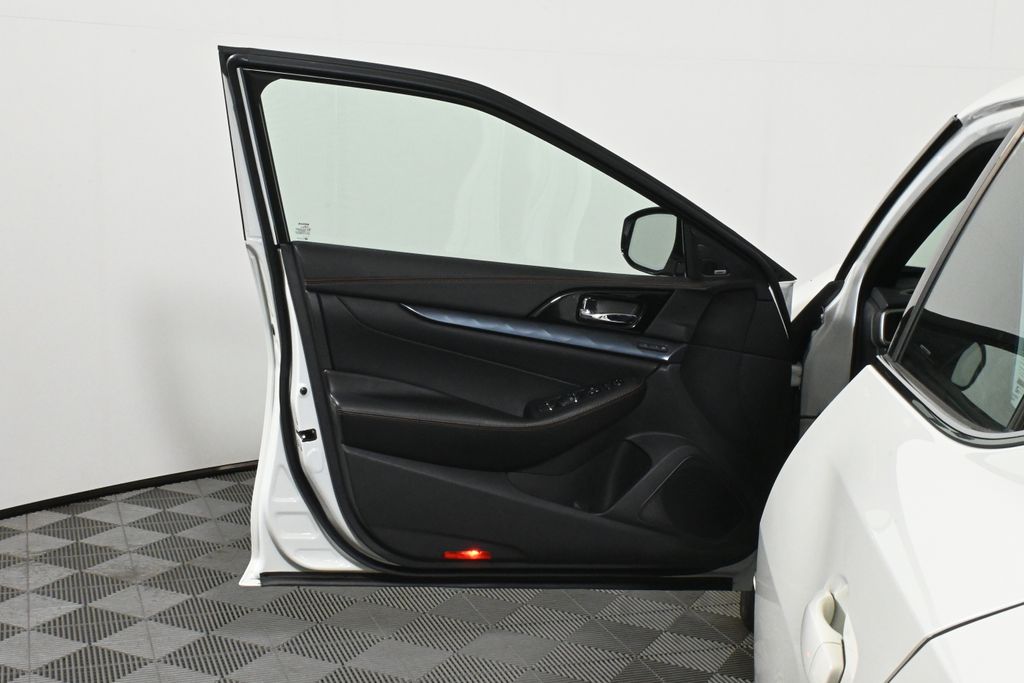 2021 Nissan Maxima SR 29