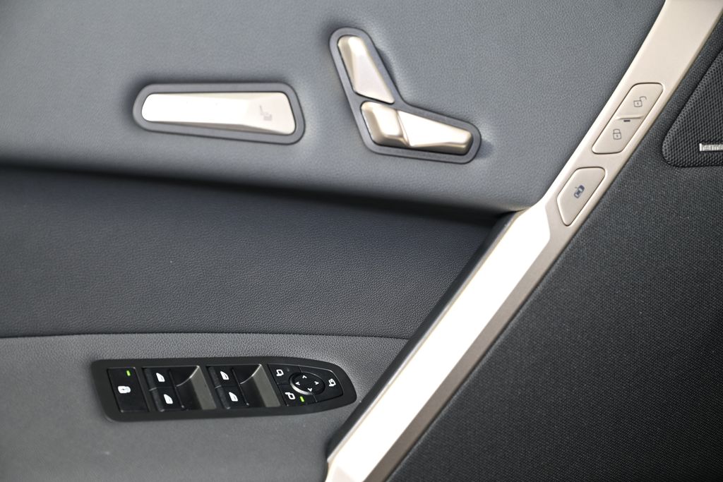 Thumbnail: 2026 BMW iX - 21