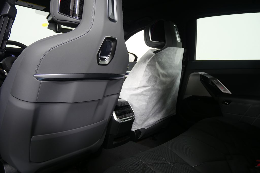 2025 BMW 7 Series 760i xDrive 17