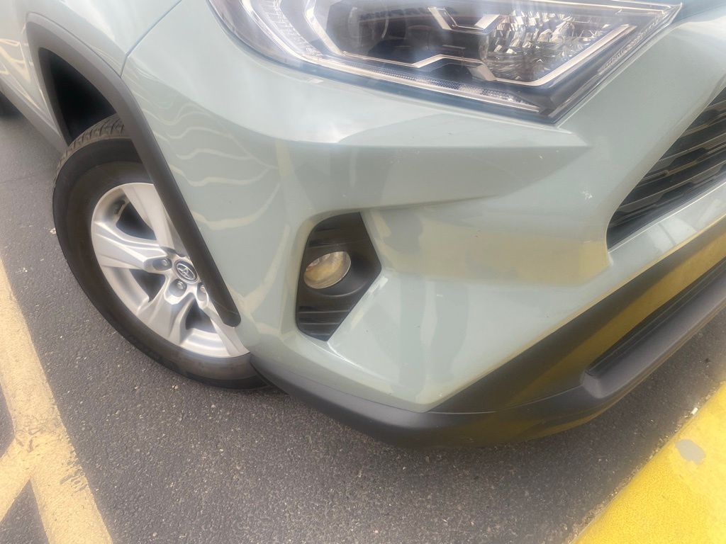 2020 Toyota RAV4 XLE 24