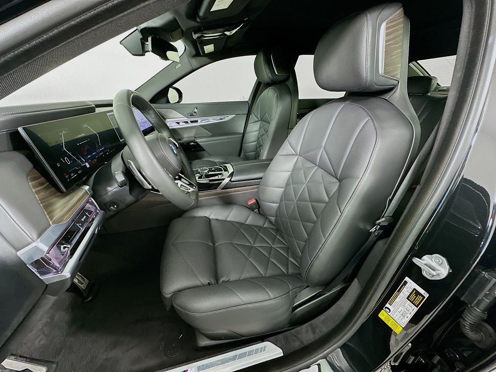 Thumbnail: 2023 BMW 7 Series - 21
