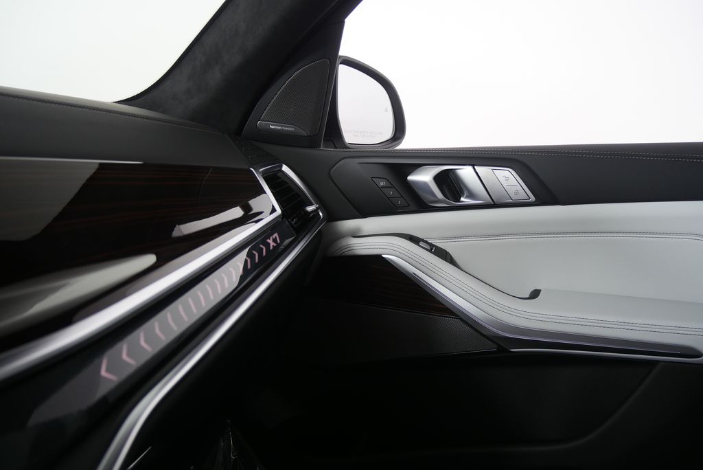 Thumbnail: 2026 BMW X7 - 28