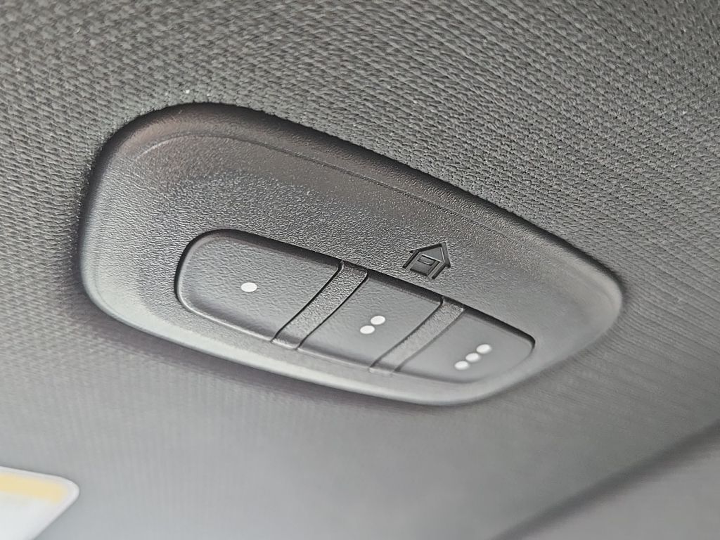 Used 2025 White Ram Big Horn/Lone Star image 51