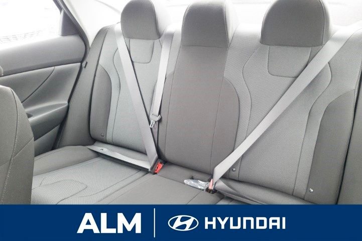 2025 Hyundai Elantra SE photo 11