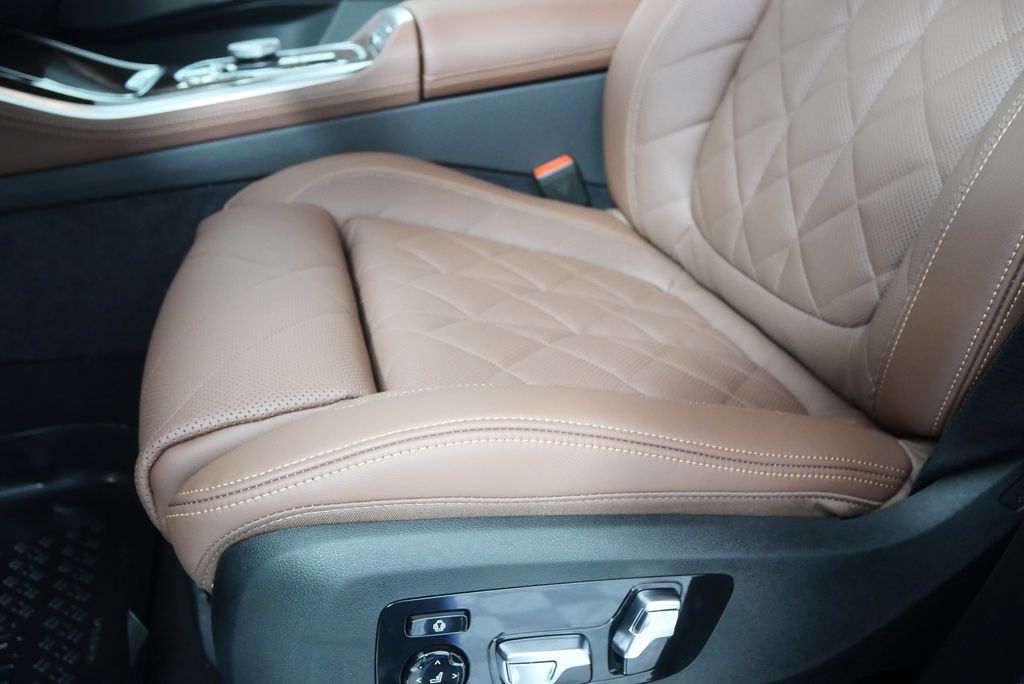 Thumbnail: 2026 BMW X5 - 10
