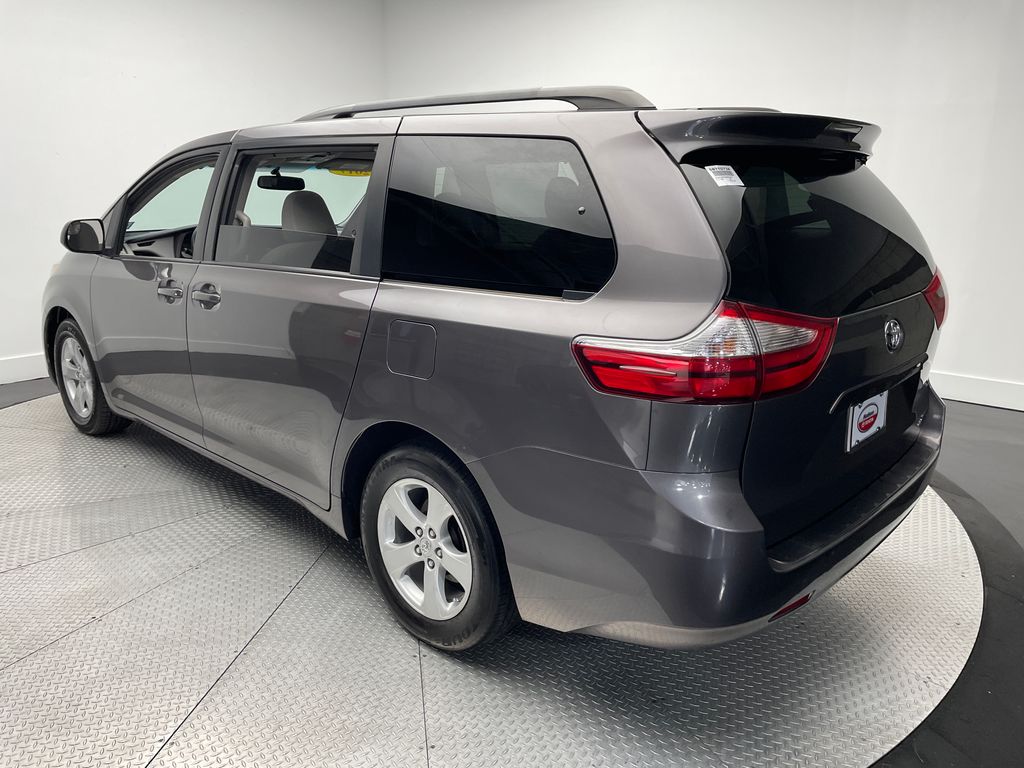 Thumbnail: 2017 Toyota Sienna - 7