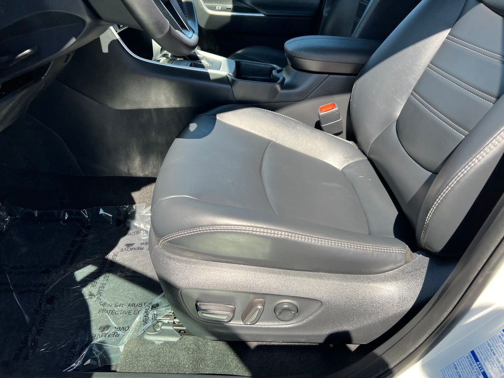 2019 Toyota RAV4 XLE Premium 14