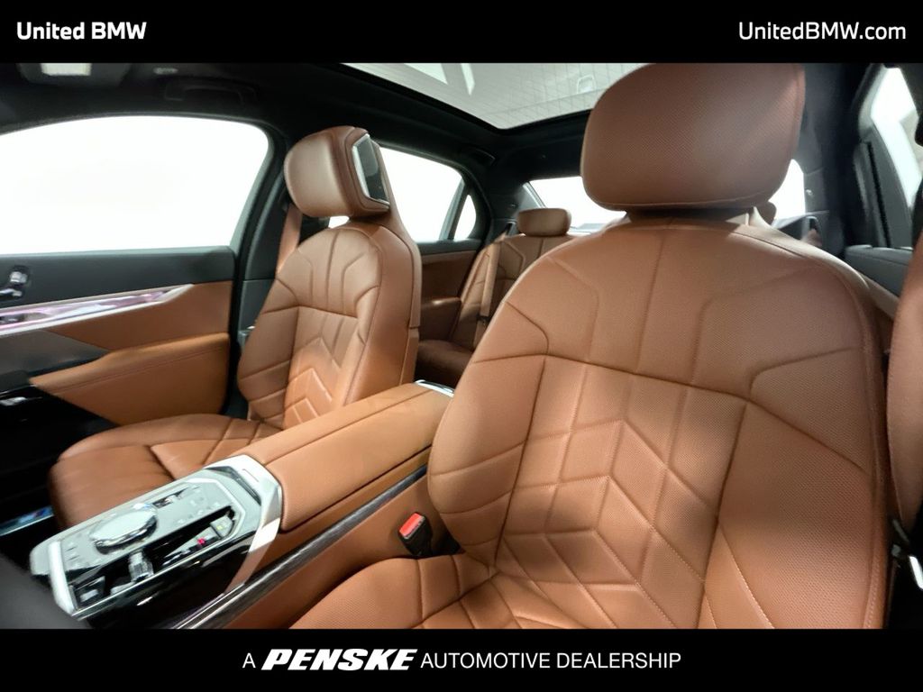 Thumbnail: 2025 BMW 7 Series - 13