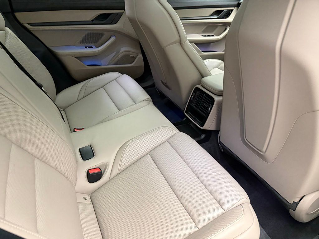 Thumbnail: 2021 Porsche Taycan - 29