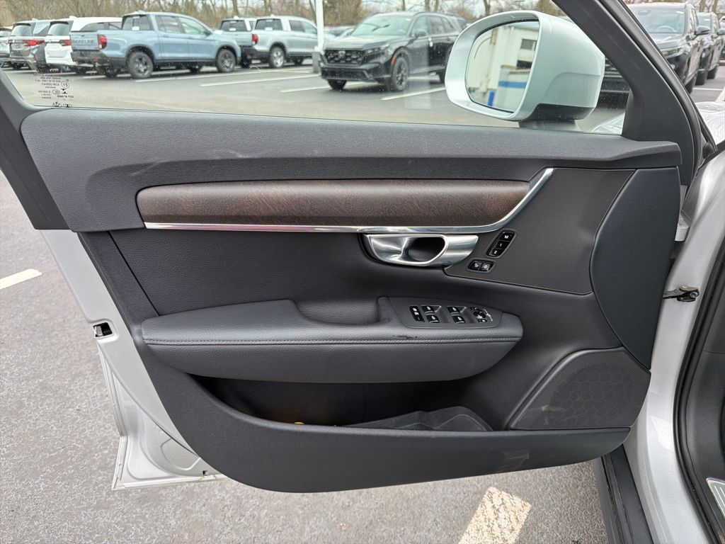 Thumbnail: 2018 Volvo S90 - 18