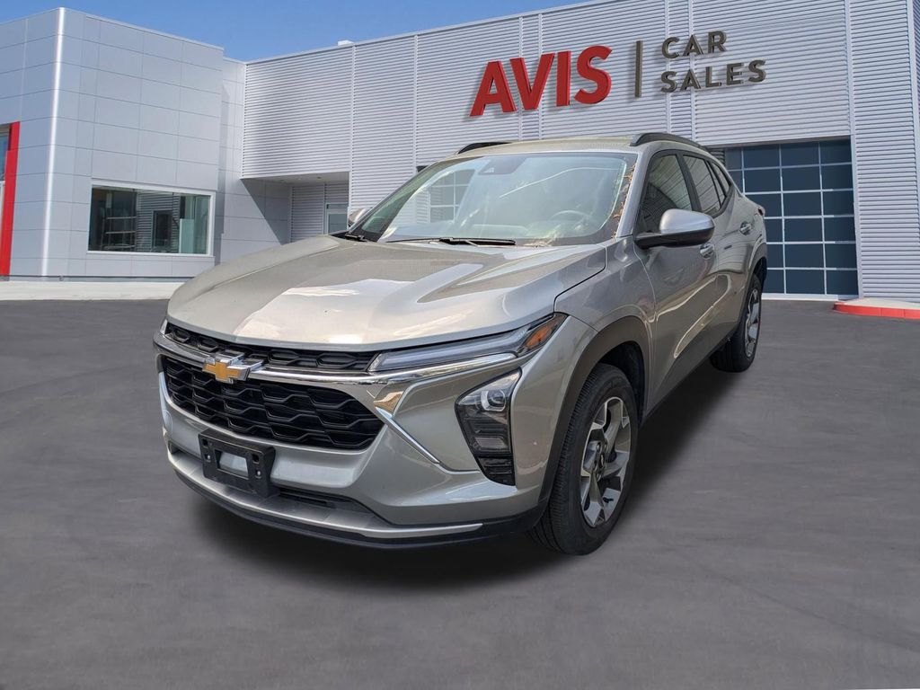 Sterling Gray Metallic 2025 Chevrolet Trax LT FWD SUV / Crossover Front-Wheel Drive 6-Speed Automatic