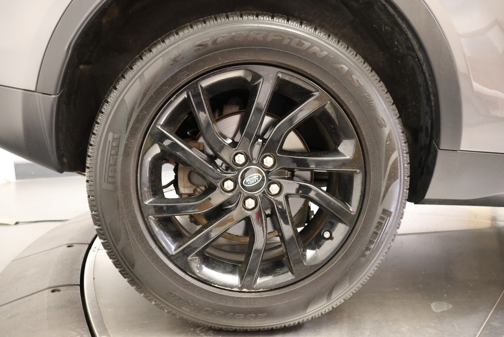 Thumbnail: 2019 Land Rover Discovery Sport - 11