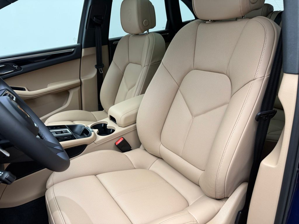 Thumbnail: 2026 Porsche Macan - 5