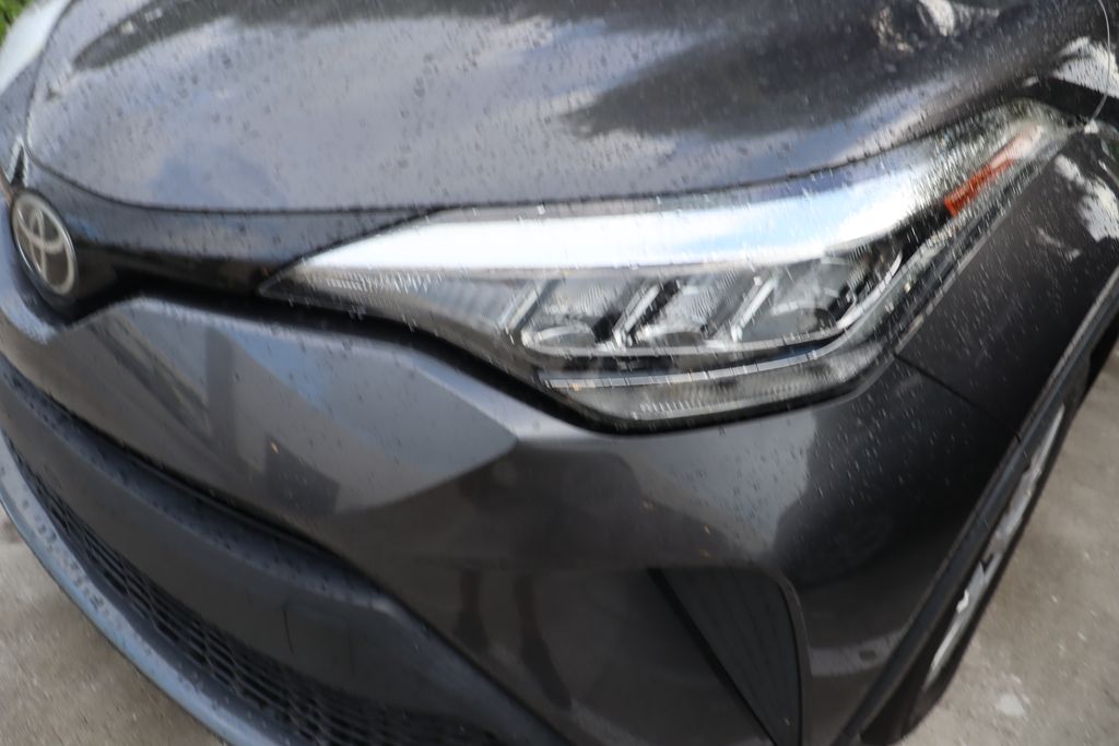 2020 Toyota C-HR LE 3