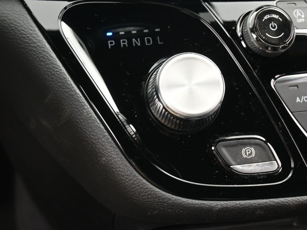 New 2026 Silver Mist Clearcoat Chrysler Select image 19