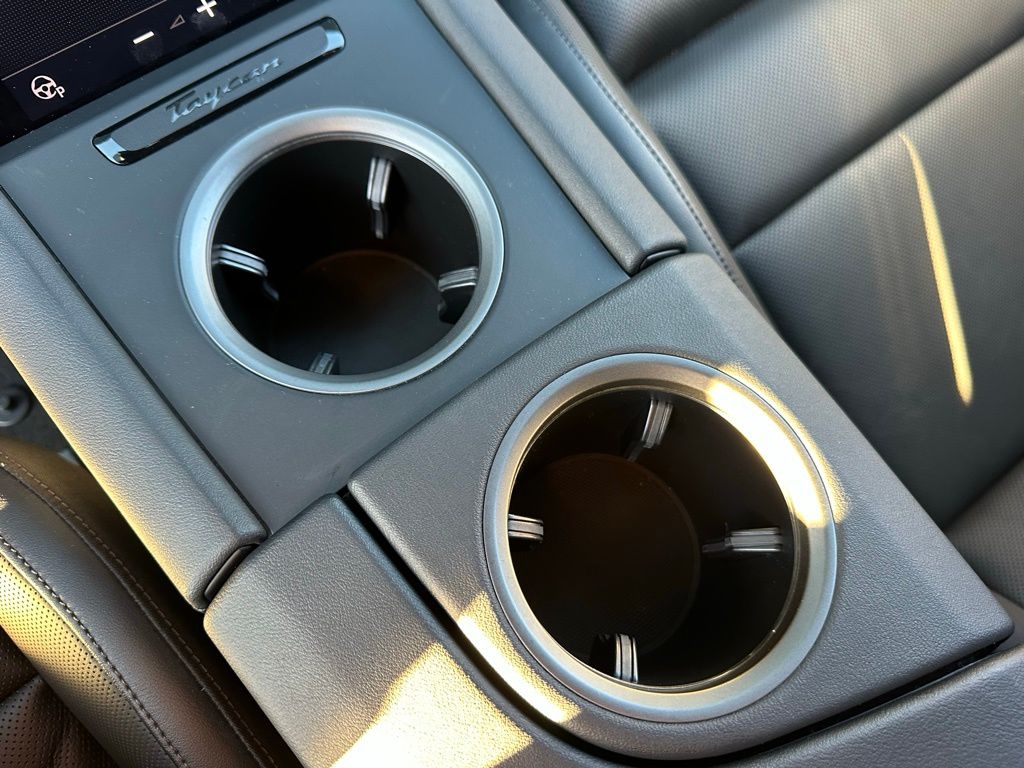 Thumbnail: 2025 Porsche Taycan - 29