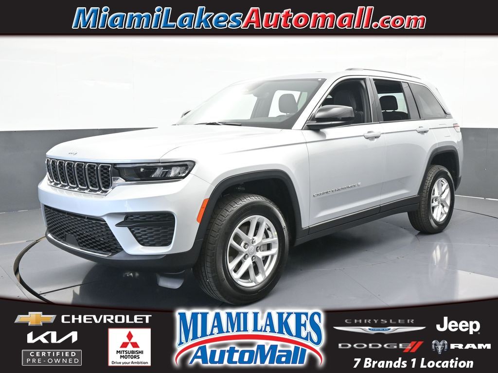 2024 Jeep Grand Cherokee Laredo's photo